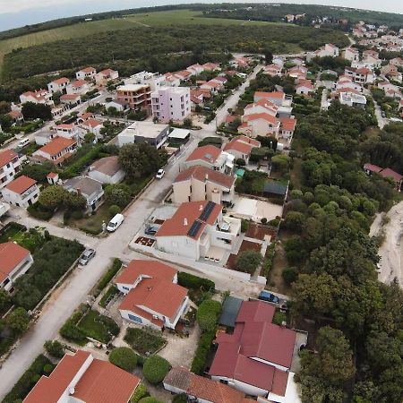 Apartment Basic Petrcane Ngoại thất bức ảnh