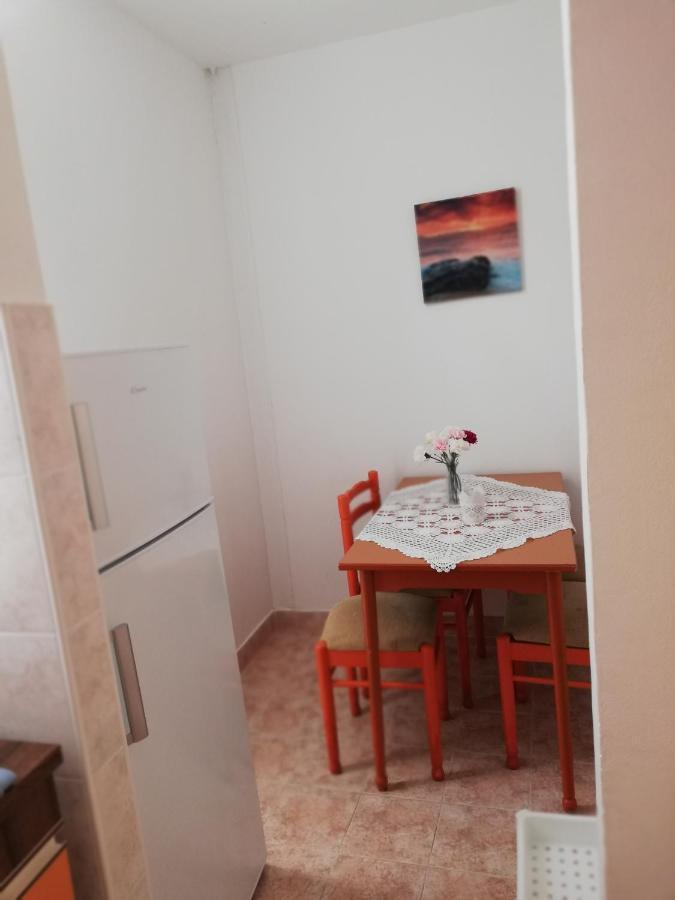 Apartment Basic Petrcane Ngoại thất bức ảnh