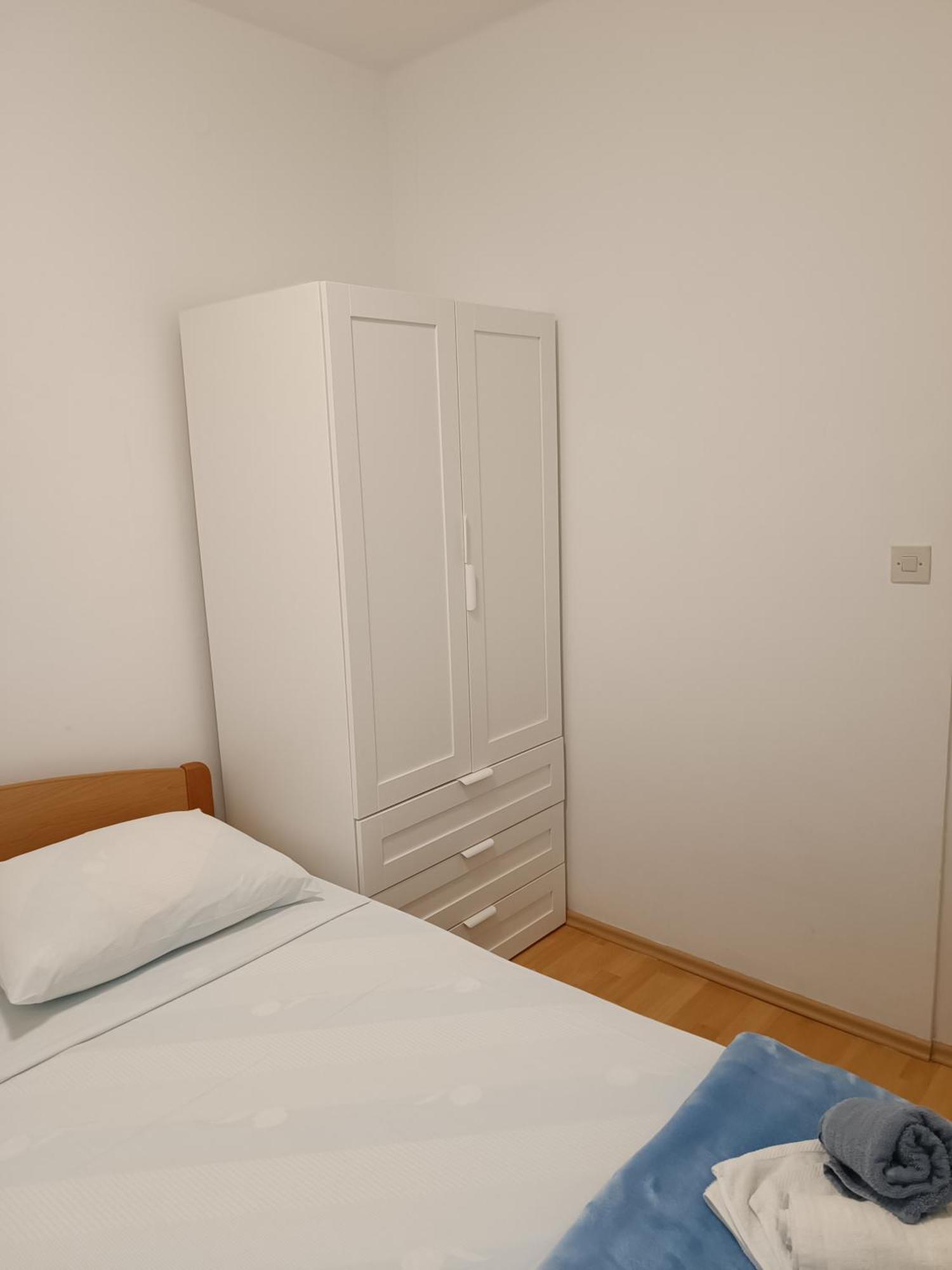 Apartment Basic Petrcane Ngoại thất bức ảnh