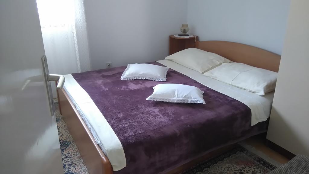 Apartment Basic Petrcane Ngoại thất bức ảnh