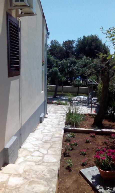 Apartment Basic Petrcane Ngoại thất bức ảnh