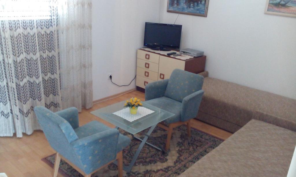 Apartment Basic Petrcane Ngoại thất bức ảnh