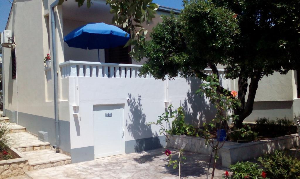 Apartment Basic Petrcane Ngoại thất bức ảnh