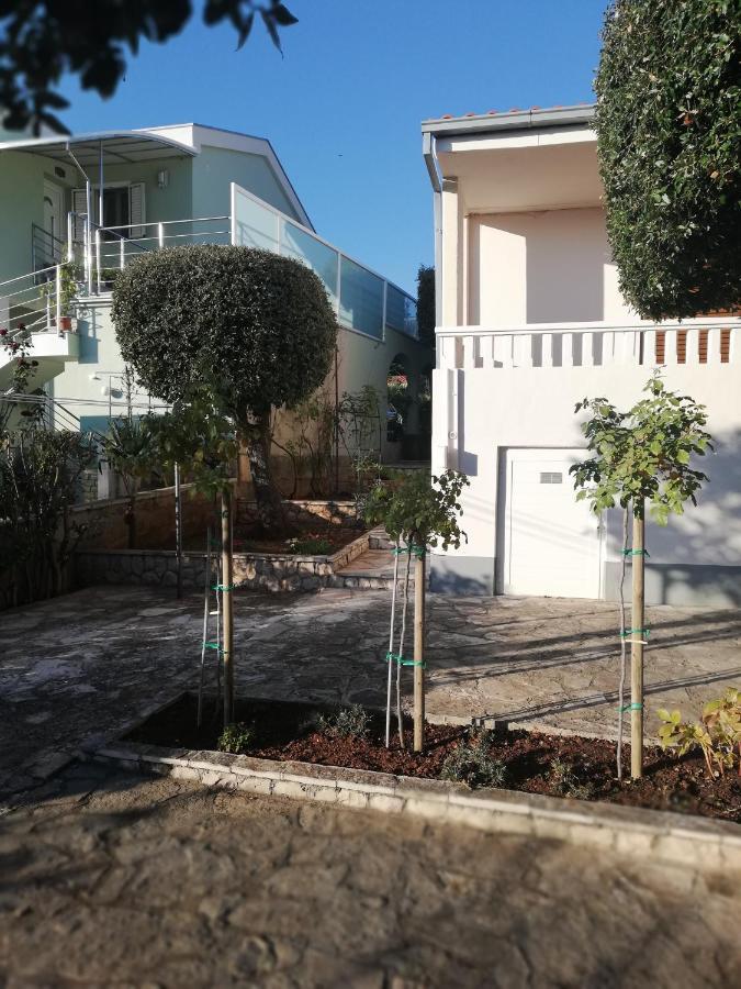 Apartment Basic Petrcane Ngoại thất bức ảnh